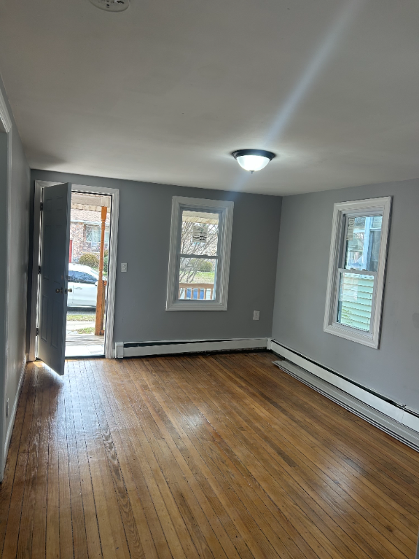 207 Drummond Ave - Photo 3 of 15