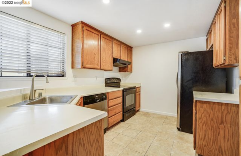 807 Devonwood - Photo 2 of 10