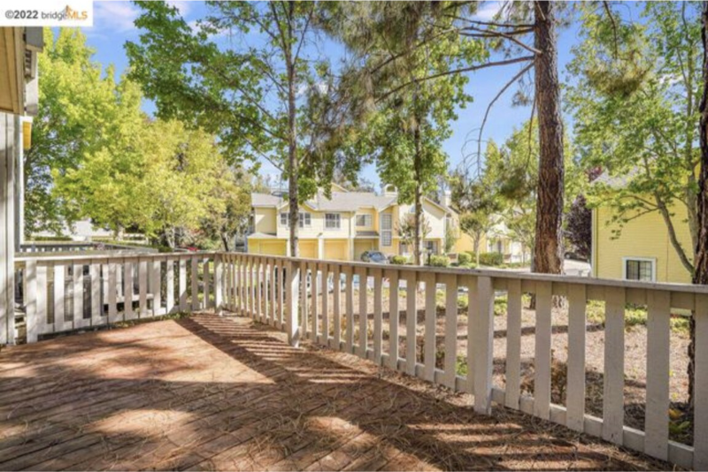 807 Devonwood - Photo 3 of 10
