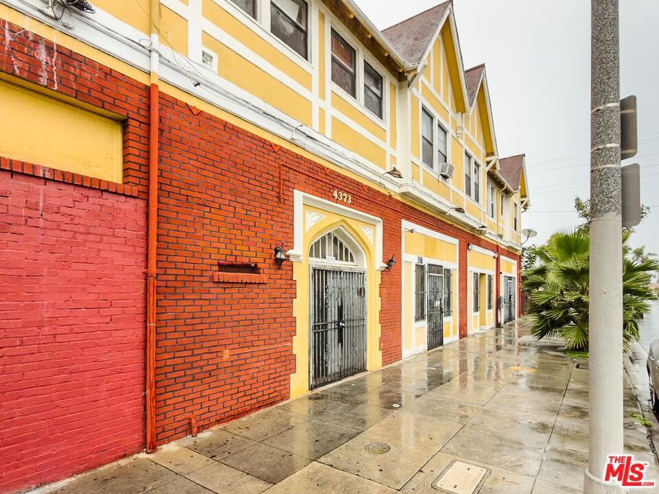 4367 S Van Ness Ave #4367-4 - Photo 2 of 18