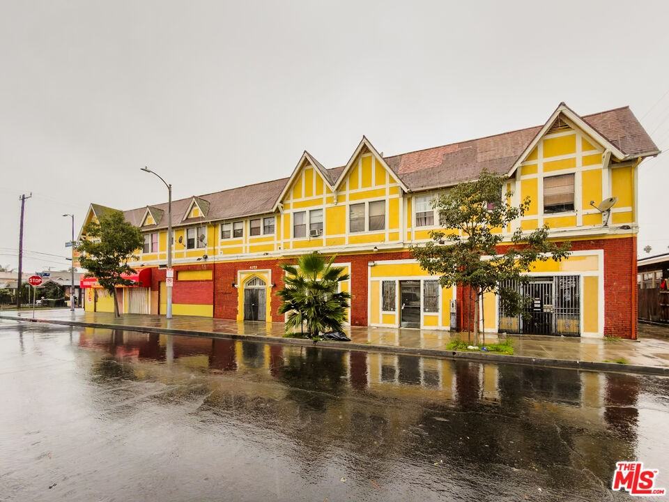 4367 S Van Ness Ave #4367-4 - Photo 6 of 18