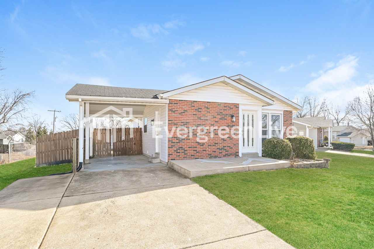 3080 Matlock Dr - Photo 2 of 15