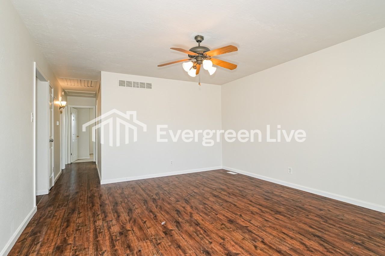 3080 Matlock Dr - Photo 3 of 15