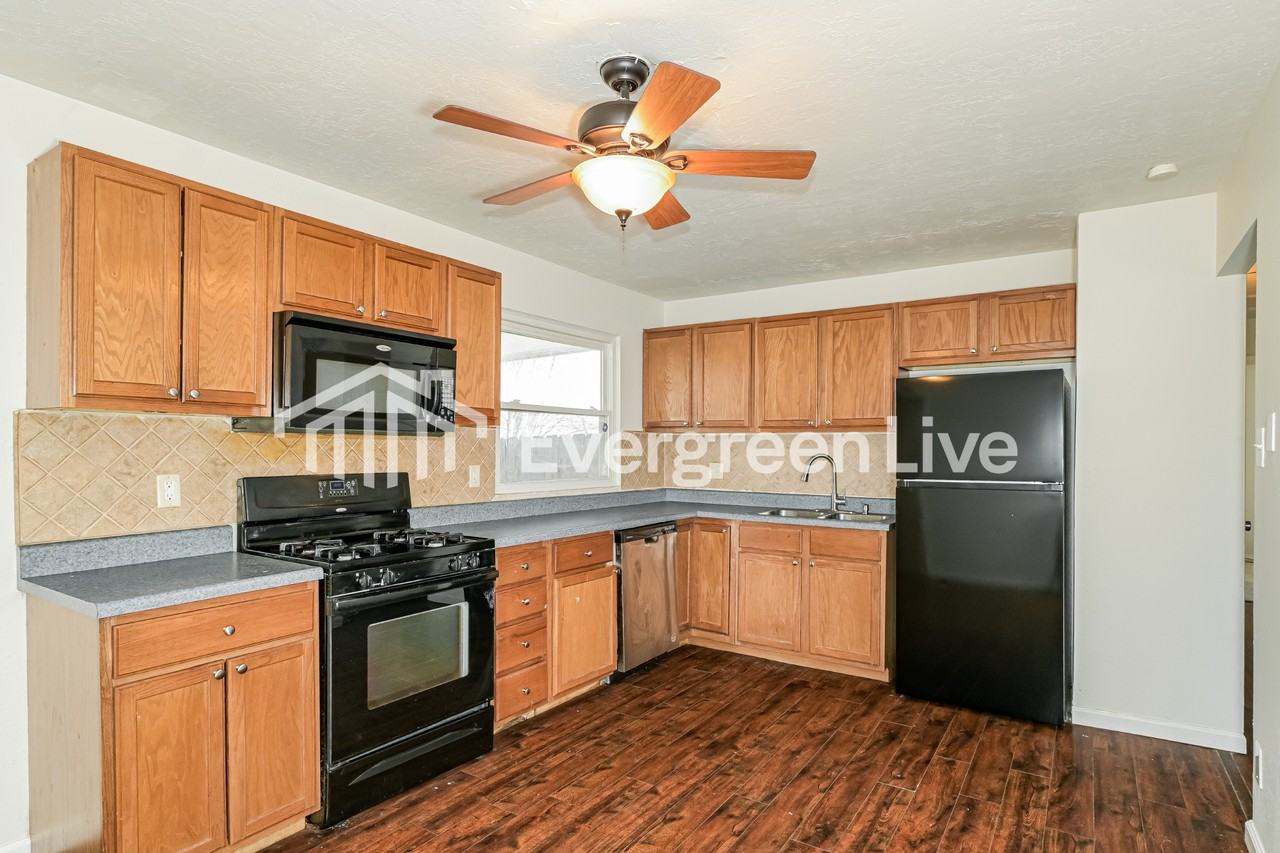 3080 Matlock Dr - Photo 6 of 15