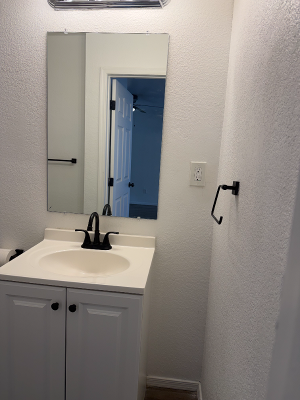 601 N Cameron Ave #6 - Photo 5 of 6