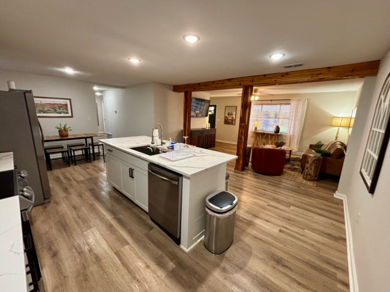 1528 E Devine St - Photo 4 of 13