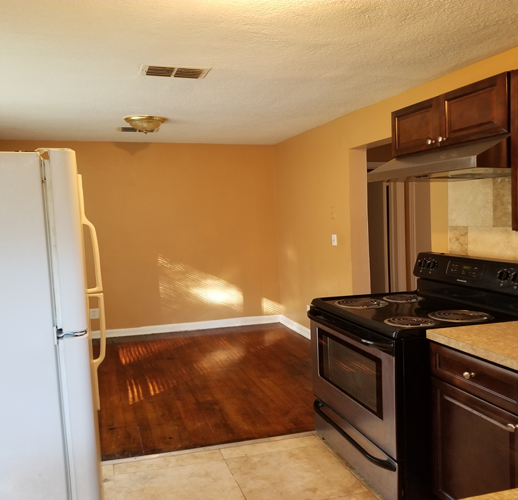 5523 Minosa Cir E - Photo 5 of 16