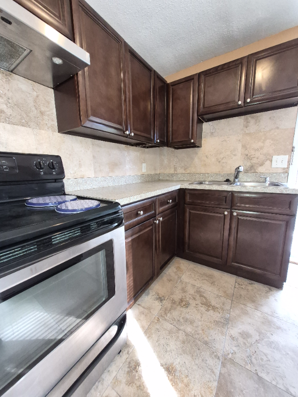 5523 Minosa Cir E - Photo 6 of 16