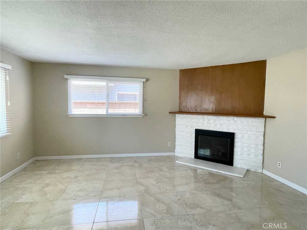 23370 Schoolcraft St #23370 - Photo 7 of 34