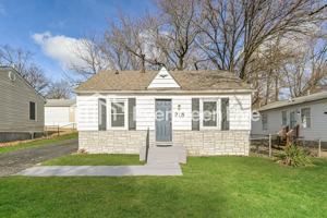 featured image of 215 Ryan Ave