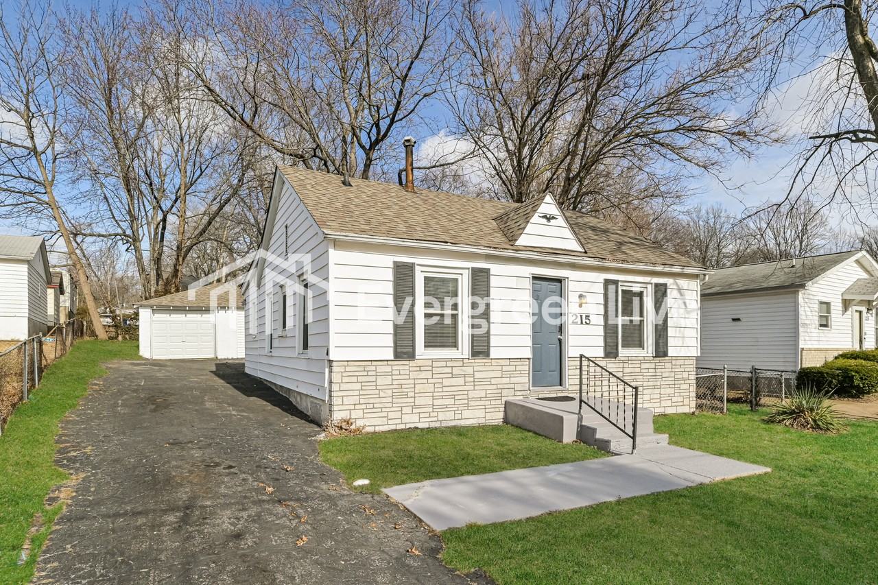 215 Ryan Ave - Photo 2 of 15