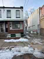 featured image of 723 E Woodlawn St