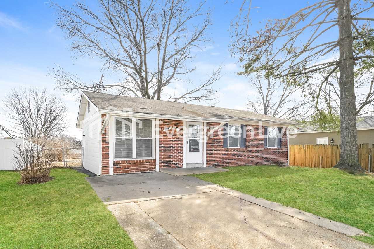 3010 Matlock Dr - Photo 2 of 15