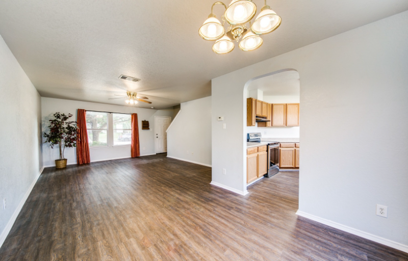 8914 Kestrel Oak - Photo 3 of 16