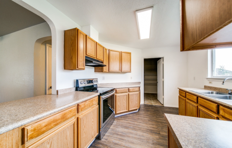 8914 Kestrel Oak - Photo 4 of 16