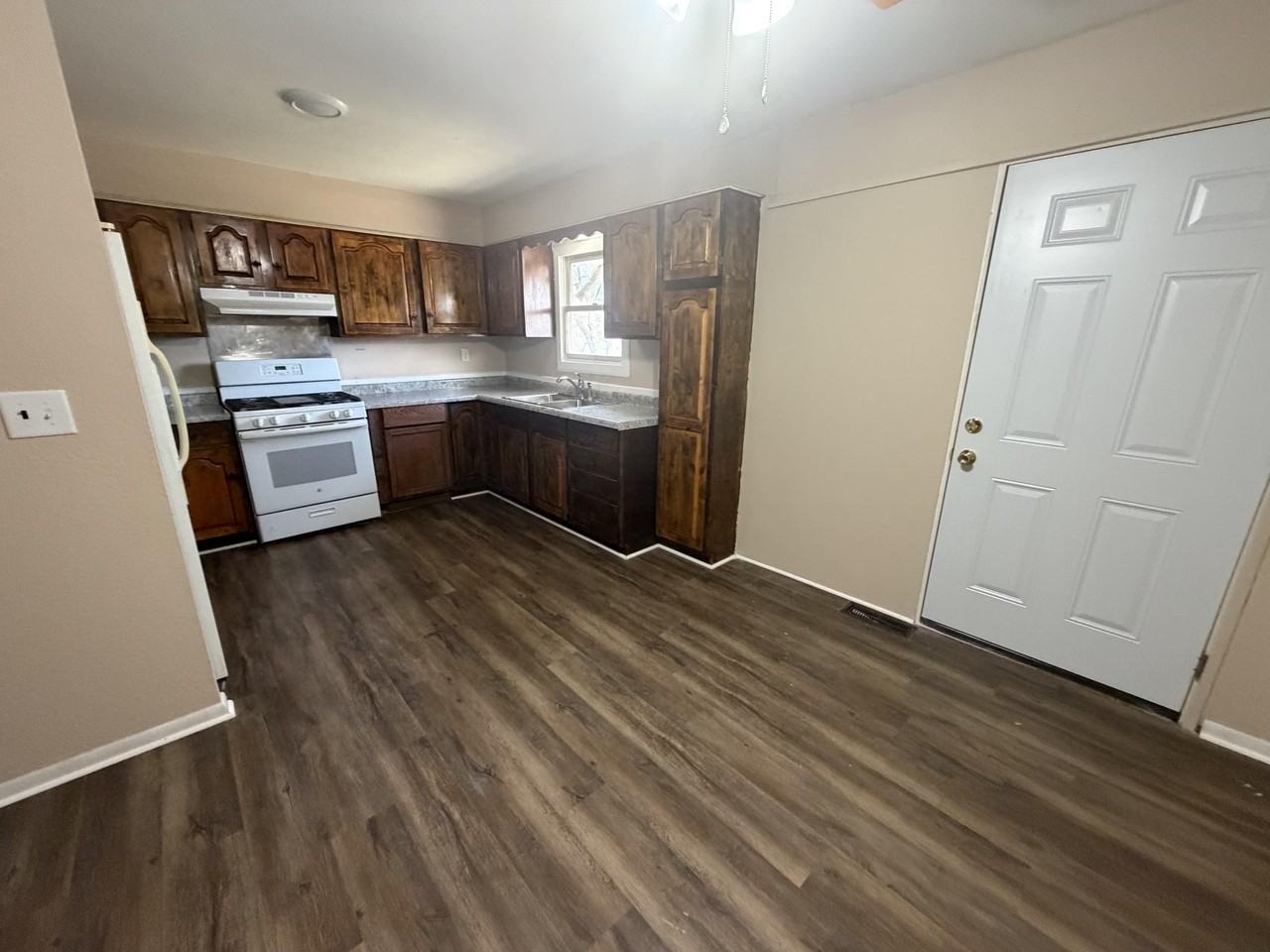 1505 Valleyview Ave - Photo 2 of 31