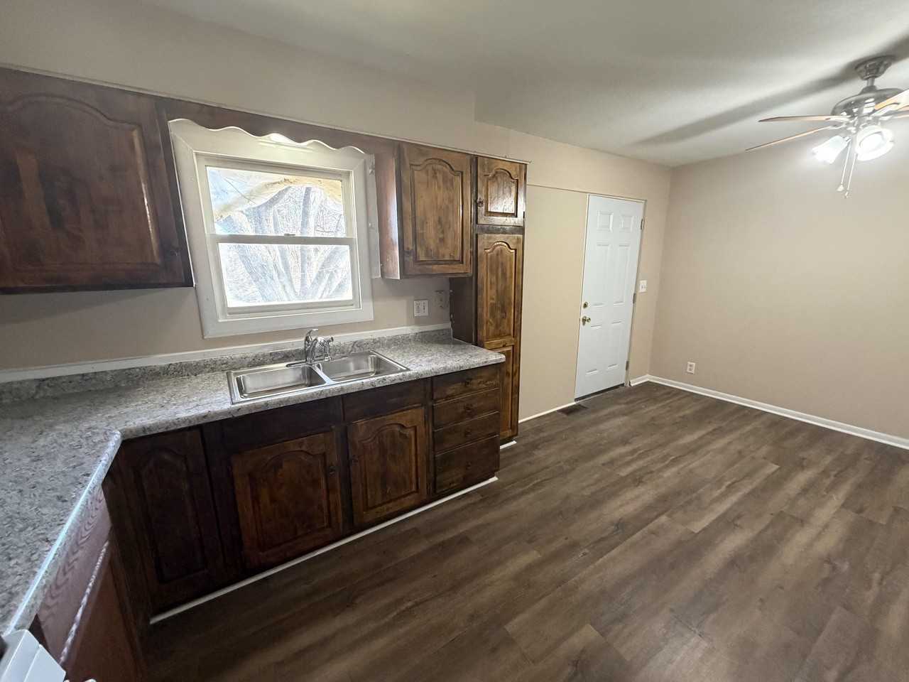 1505 Valleyview Ave - Photo 5 of 31