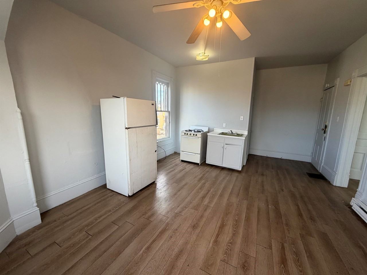 1137 N Walnut St Apt 4 - Photo 2 of 7