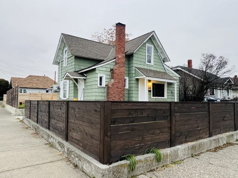 260 W Chestnut St - Photo 2 of 23