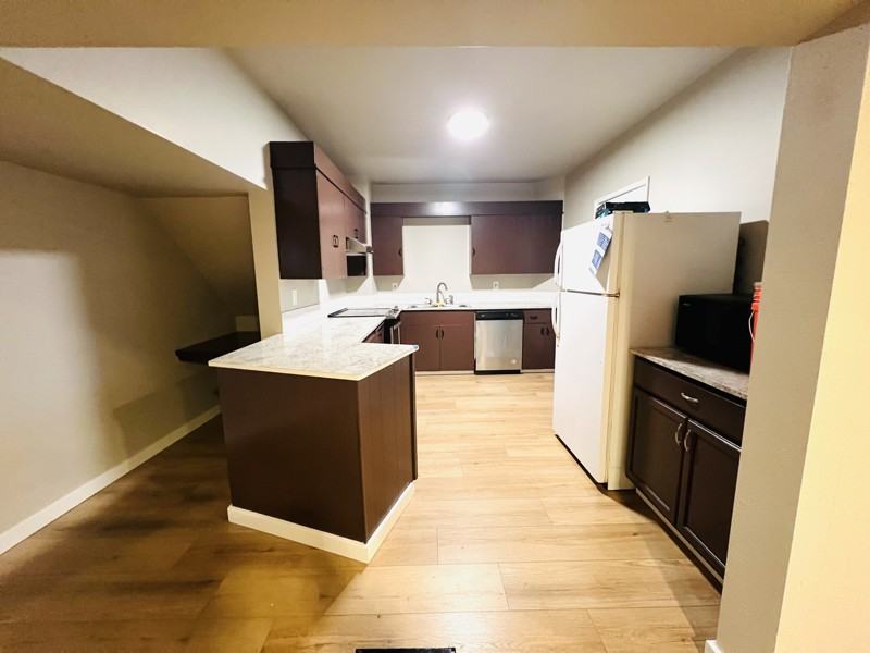 260 W Chestnut St - Photo 7 of 23