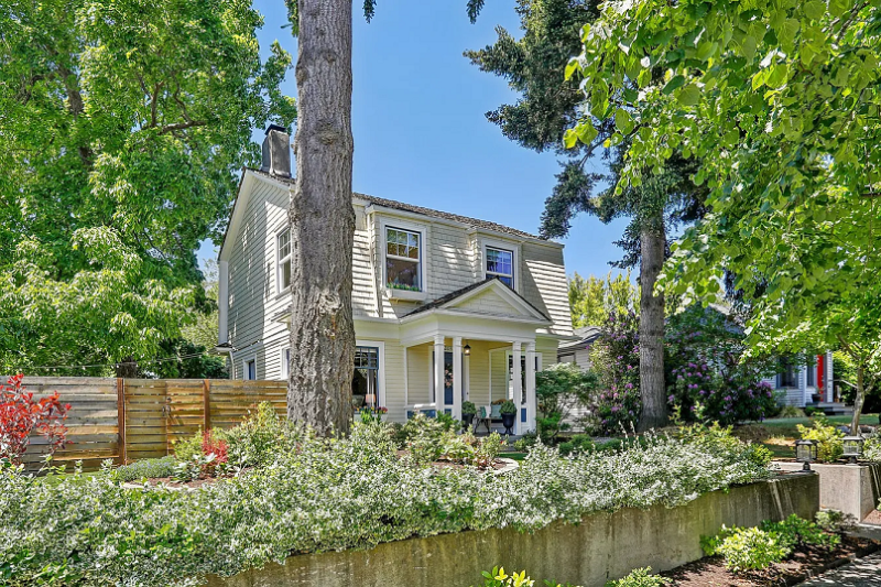 2631 46th Ave Sw - Photo 2 of 20