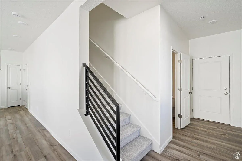 341 N Colonnade Rd - Photo 4 of 11