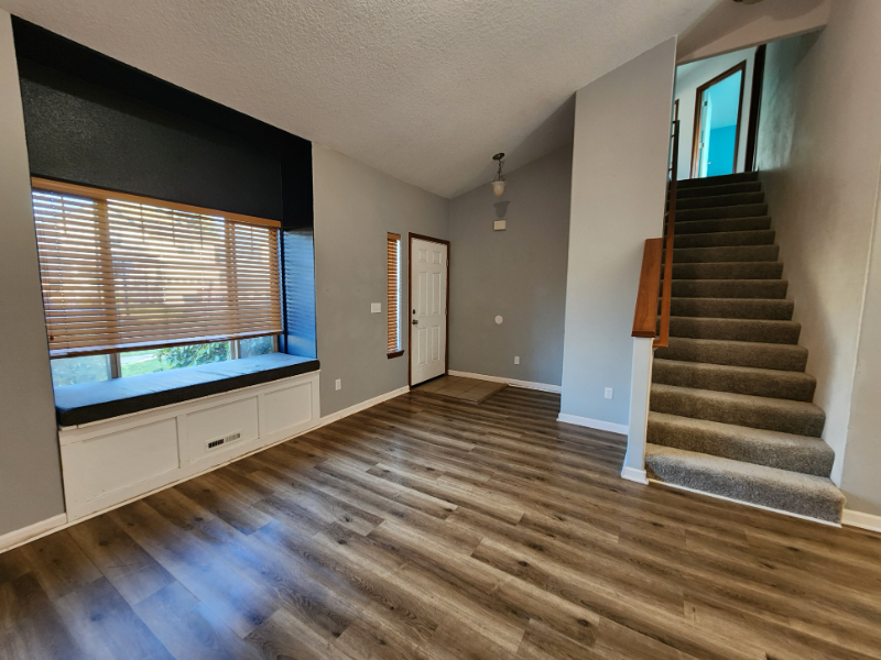 1127 Se Rollins Ave - Photo 3 of 20