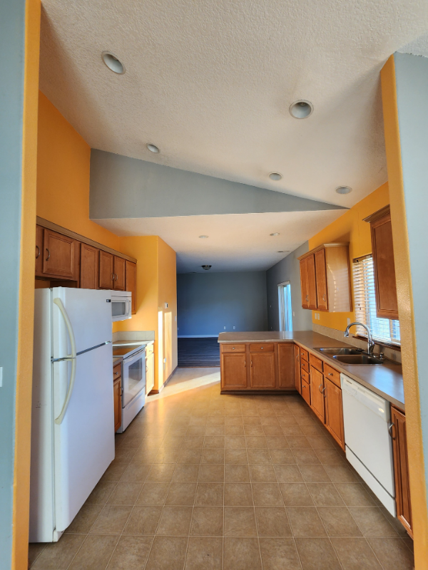 1127 Se Rollins Ave - Photo 6 of 20