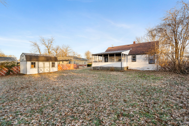 6508 South Dr - Photo 5 of 20