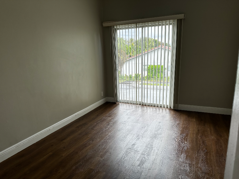 10515 Nw 37th St - Photo 3 of 9