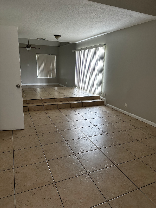10515 Nw 37th St - Photo 5 of 9