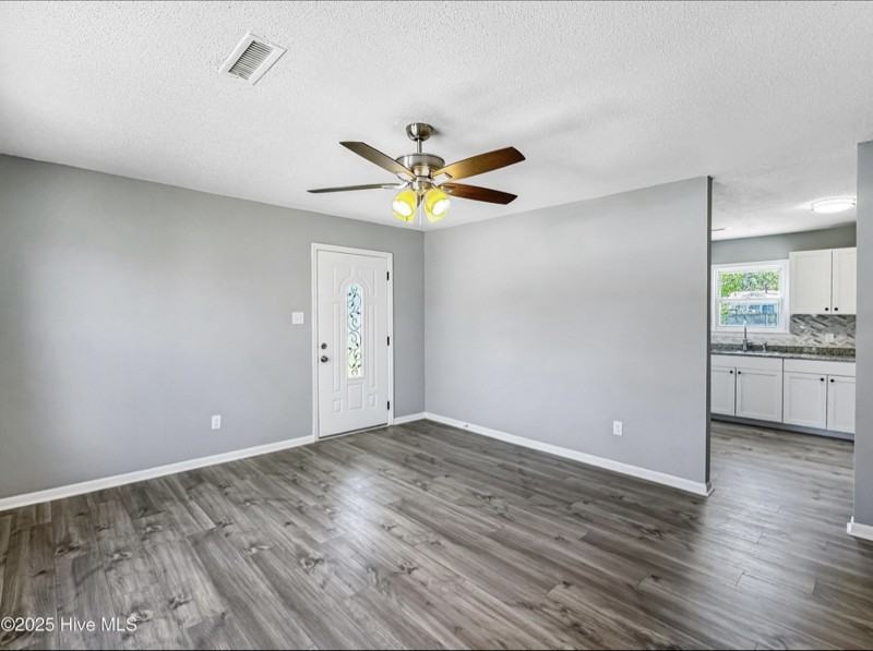 1602 Forbes Ct - Photo 2 of 15