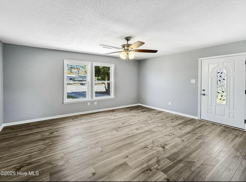 1602 Forbes Ct - Photo 3 of 15