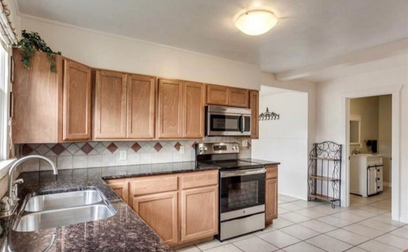 1903 E Illinois Ave - Photo 5 of 12