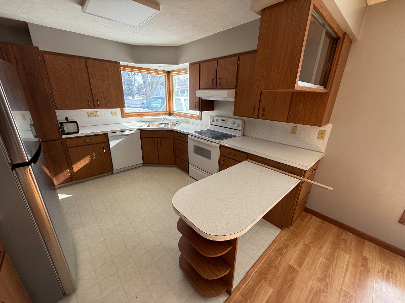 110 N 2nd Ave W - Photo 2 of 8