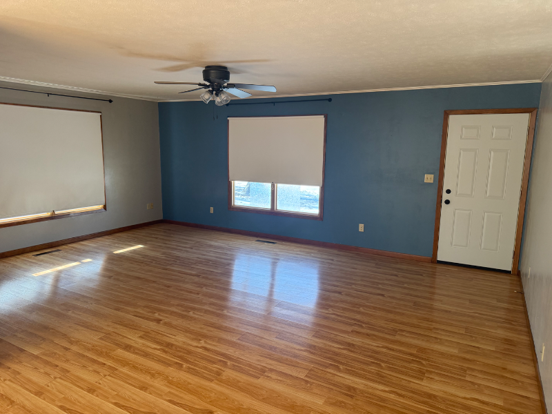 110 N 2nd Ave W - Photo 3 of 8