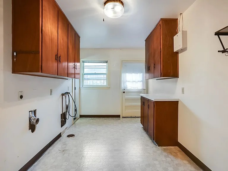 2045 N Payne Ave - Photo 2 of 15