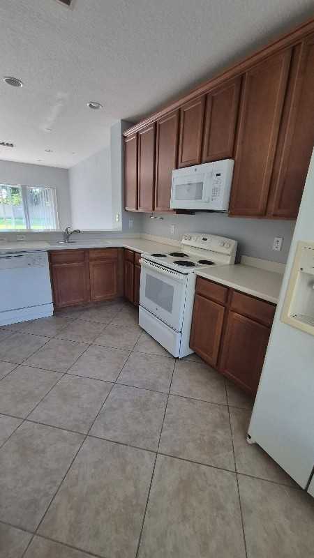 10450 Manderley Way - Photo 6 of 20