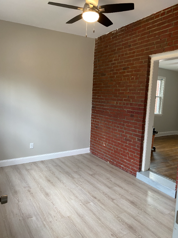 3914 9th St Ne #4 - Photo 3 of 16