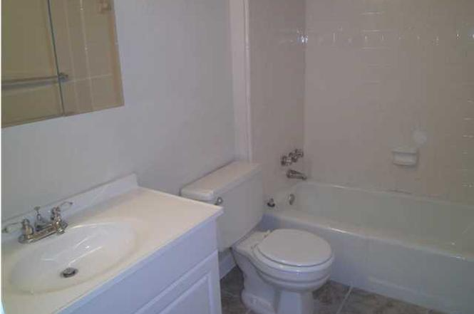 402 Marshall Ct Nw #6 - Photo 2 of 12