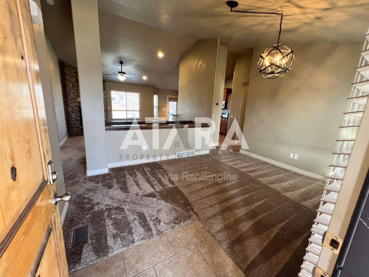 11474 S Keystone Dr - Photo 2 of 10