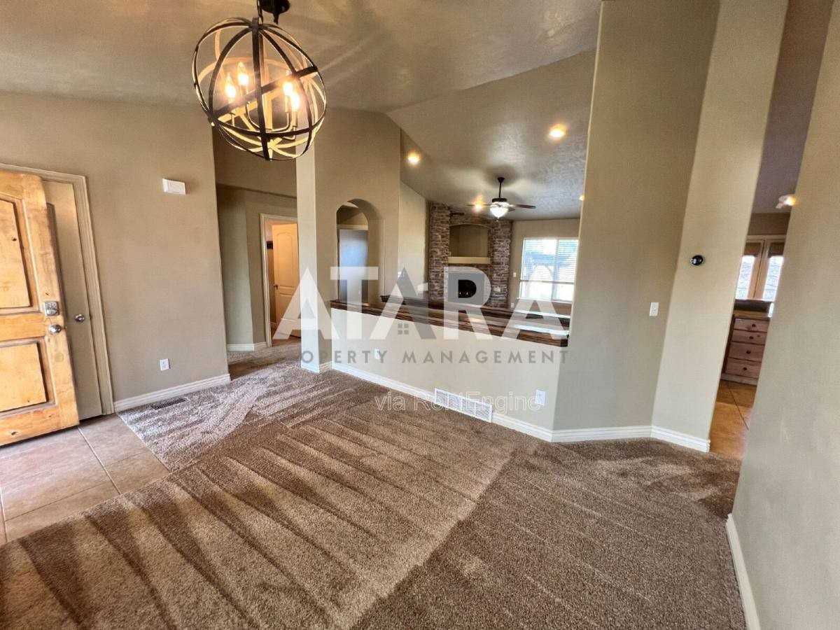 11474 S Keystone Dr - Photo 3 of 10