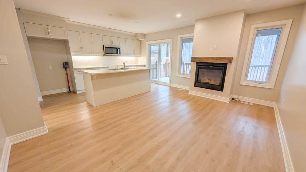 340 Prospect Point Road North - Photo 3 of 40