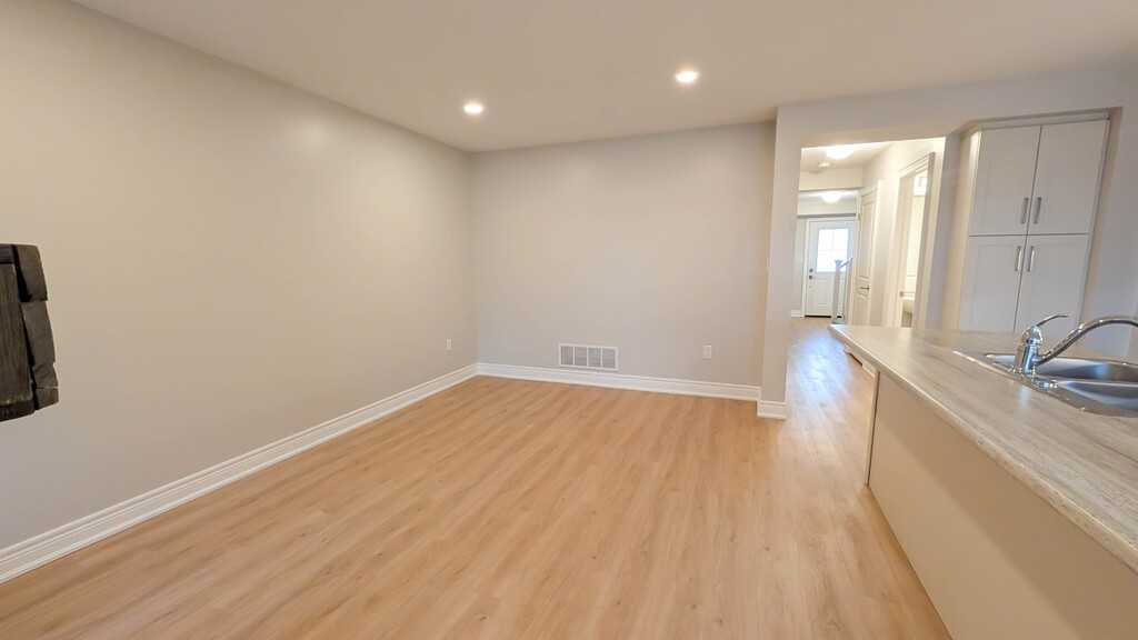 340 Prospect Point Road North - Photo 5 of 40