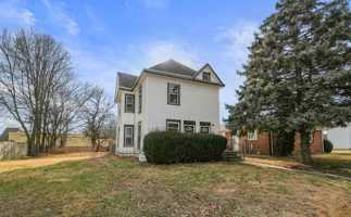 featured image of 131 W 13th St