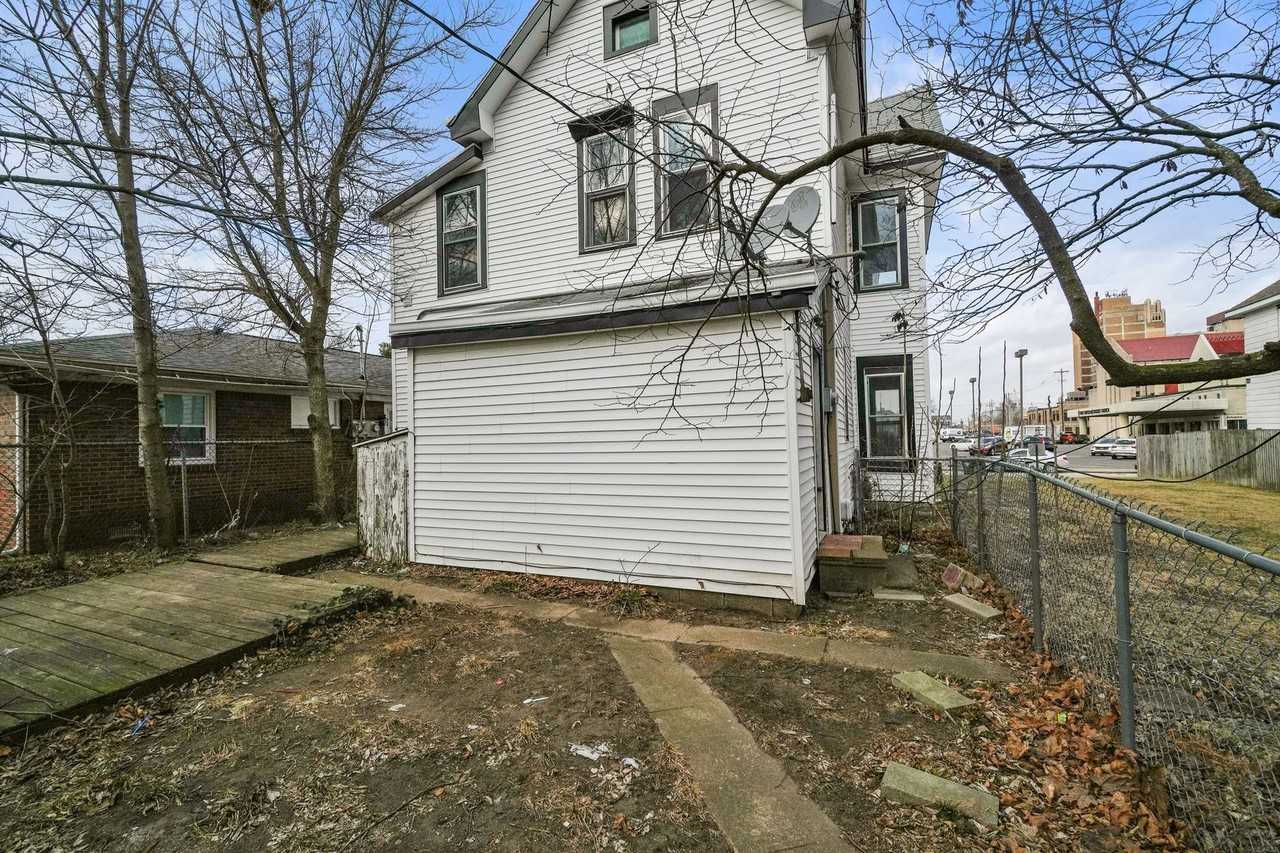 131 w 13th st - Photo 2 of 26