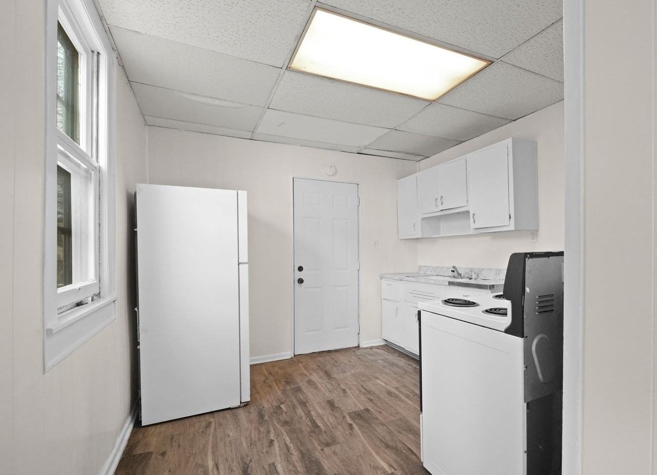 131 w 13th st - Photo 7 of 26