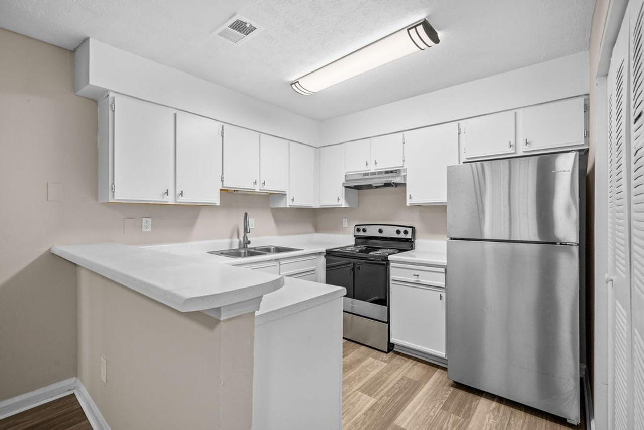 Castle Creek Apartments: Welcome Home to Comfort and Premier Living in Decatur, GA - Photo 6 of 50