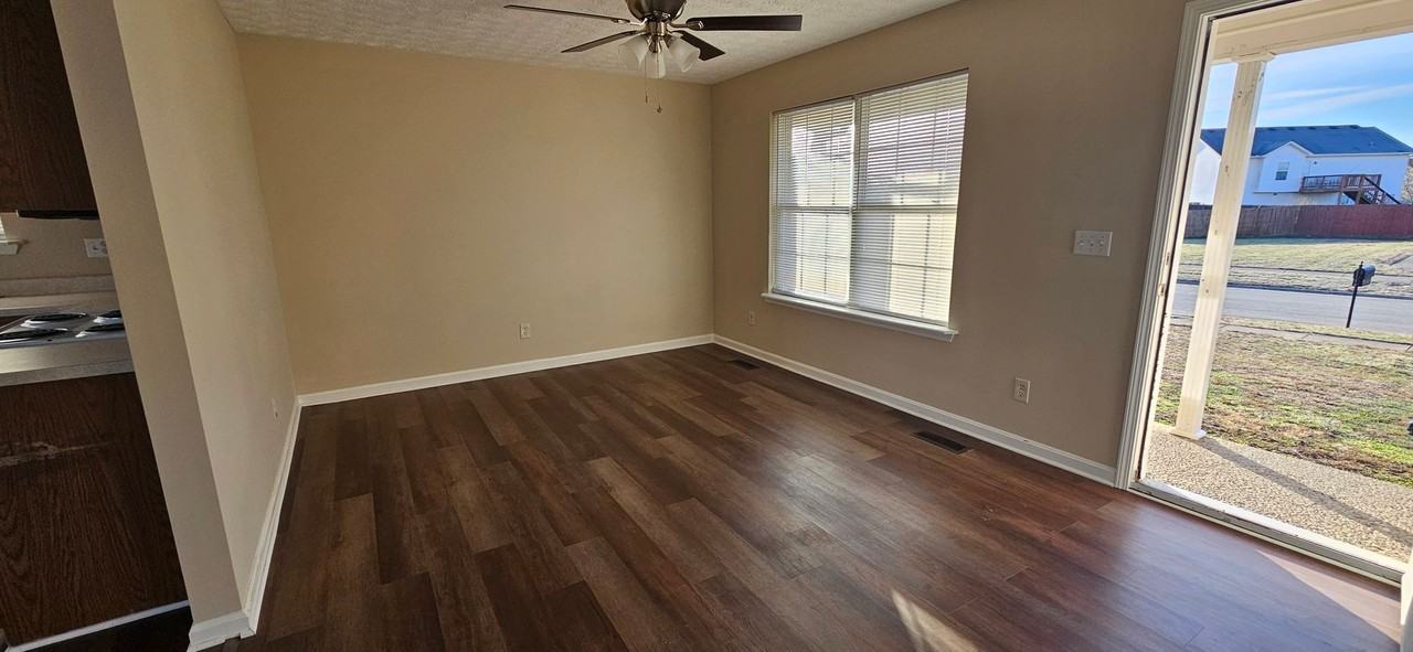 142 Wooded Oak Ct - Photo 2 of 9