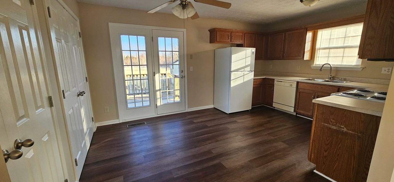 142 Wooded Oak Ct - Photo 3 of 9